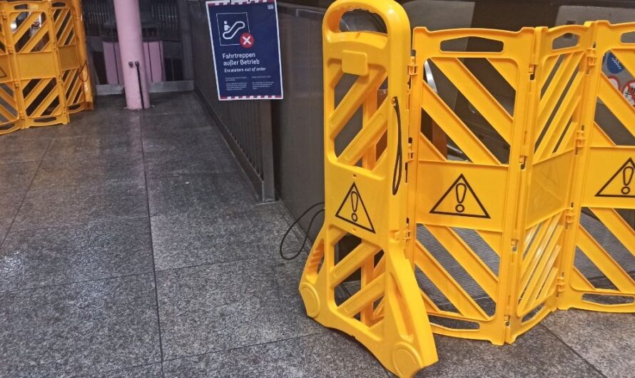 Basteleinsatz an den Rolltreppen